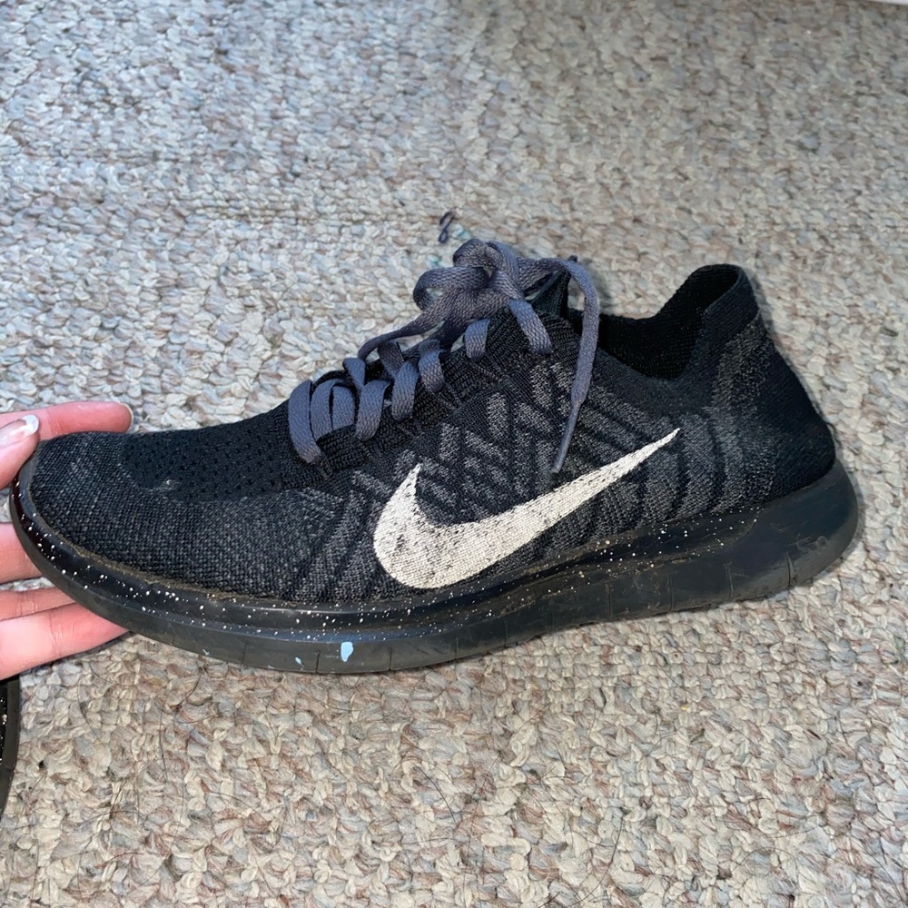 NIKE RUNNING SHOES